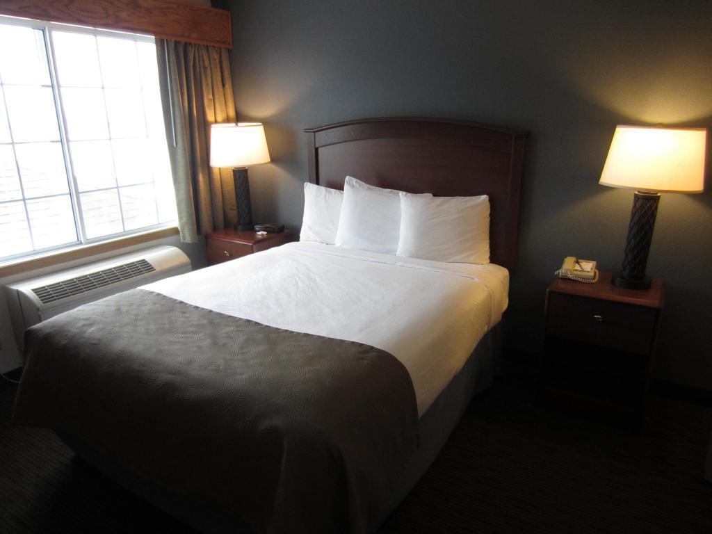 Americinn By Wyndham Hutchinson Bilik gambar
