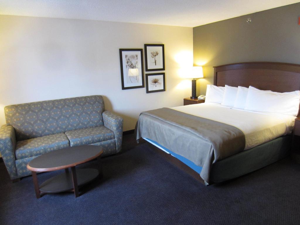 Americinn By Wyndham Hutchinson Bilik gambar